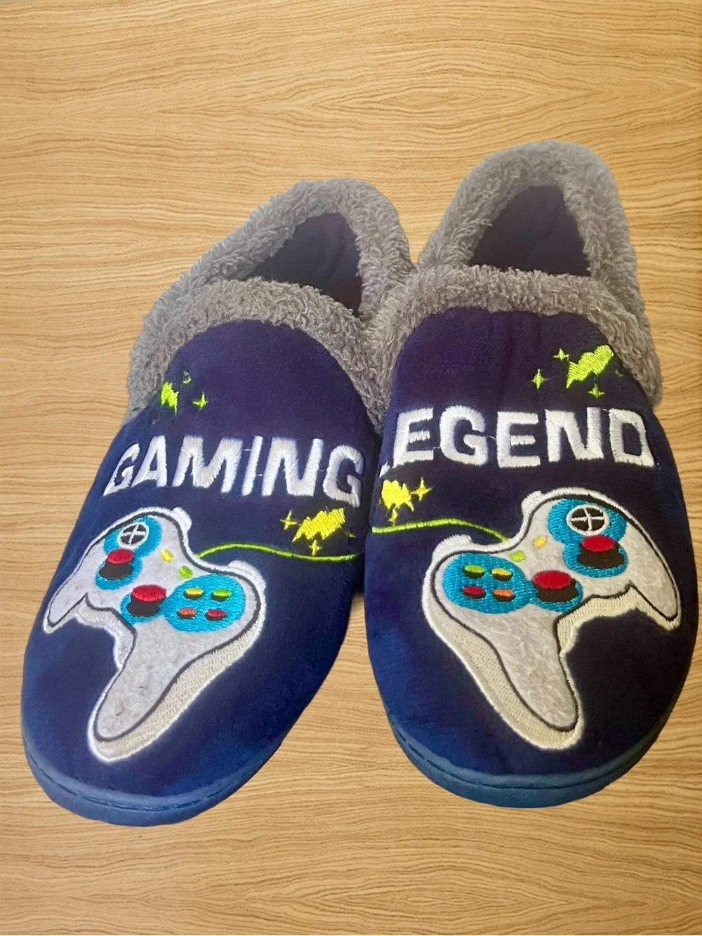 EUC Wonder Nation Boys Gaming Legend Lounge Slippers Size 2-3